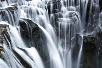 Fototapete Rund waterfall © leungchopan