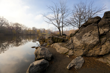 Fototapeta na wymiar Lake in Central Park early spring