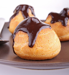 profiteroles au chocolat