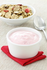 Obraz na płótnie Canvas delicious strawberry yogurt and fresh cereal