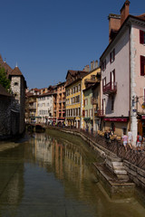 Fototapeta na wymiar Le Thiou, canal de la Vieille Ville d'Annecy