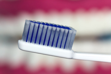 Zähneputzen mit Zahnbürste