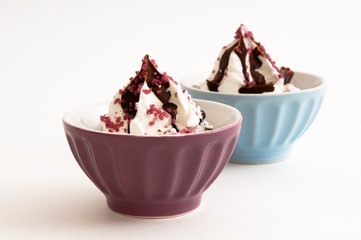 Zwei kleine Eisdesserts