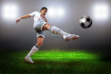 Zelfklevend Fotobehang Geluk voetballer na doelpunt op het veld van stadion wit © Andrii IURLOV