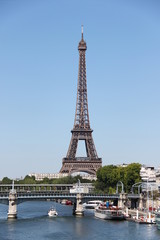 Obrazy  Wieża Eiffla widziana z mostu Pont de Grenelle w Paryżu