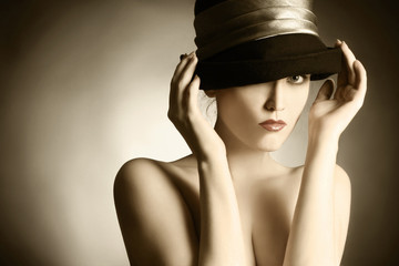 Fashion portrait of retro woman in elegant hat.