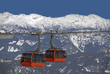 Coast Mountains with gondola © josefhanus