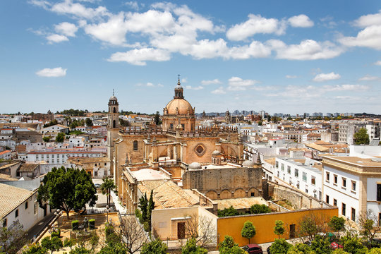 Blick auf Jerez de la Frontera mit Kathedrale, Spanien