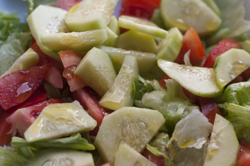 Ensalada de tomate, pepino y lechuga
