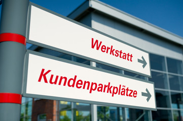 Hinweisschilder Werkstatt und Kundenparkplatz