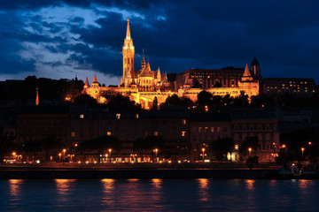 Fototapeta na wymiar Budapest in night- Fisherman´s Bastion with Mathias church