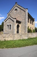 Dorfkirche im romanischen Stil