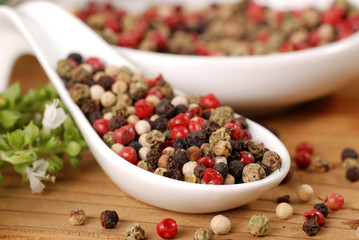 pepe bianco, rosa, verde, nero - tre