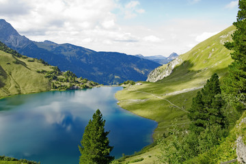 Naklejka na ściany i meble Jezioro w Alpach