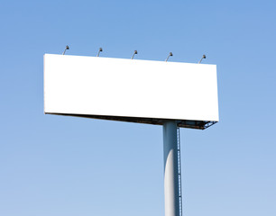 Obraz premium Blank big billboard over blue sky