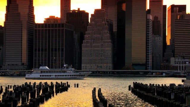 Sunset over the Hudson River, Manhattan, NY, USA