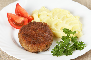 Cutlet with mashed potatoes and vegetables