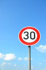 Verkehrsschild "30"