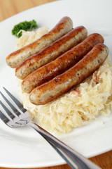 Nürnberger Rostbratwürstchen mit Sauerkraut