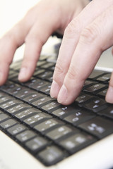 パソコンをするビジネスマン