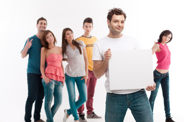 Obraz premium man holding blank ad banner