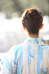 浴衣女性の後姿