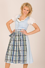 Bayerische  Schönheit in Tracht
