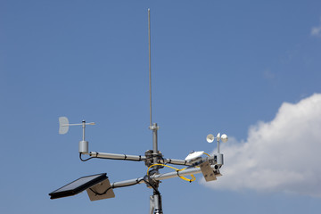Small hitech meteo station with anemometers