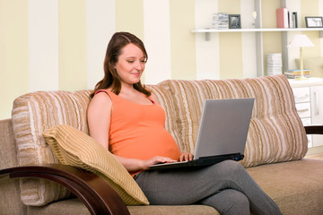 pregnant woman working online