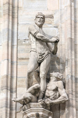Obraz premium Saint Job statue outside Milan Cathedral