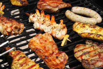 Grillen: Scampi, Steaks, Putenschnitzel, Hähnchen, Bratwürste