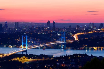 Fotobehang Turkije Istanbul Bosporus-brug bij zonsondergang