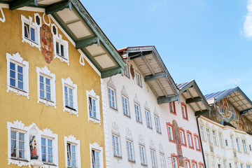 Historische Häuserfassade in Bad Tölz, Oberbayern