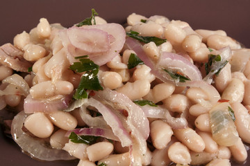 Insalata di fagioli, tonno e cipolla di Tropea