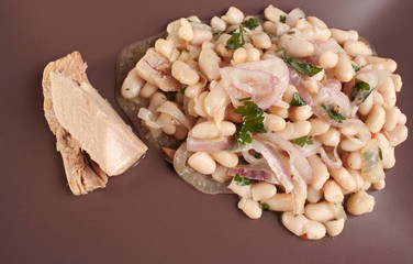 Insalata di fagioli, tonno e cipolla di Tropea