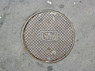 plaque au sol d'accés au gaz