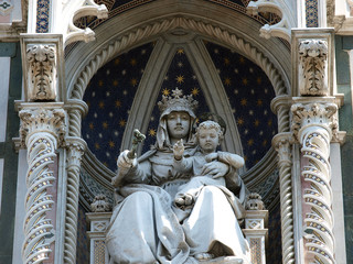 Florence - Reachness of details on the facade Duomo