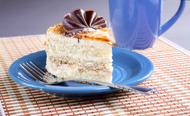 cake plate with plug and cup