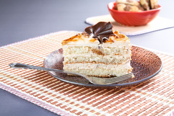 cake plate with plug and cookies