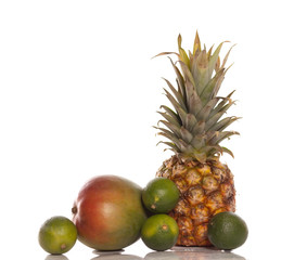 ananas, manque et citrons verts