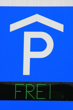 Parkhausschild