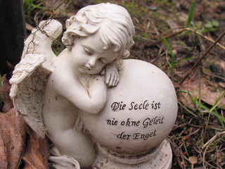 Engel mit Kugel