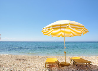 Sunchairs and umbrella on Carribean Beach - 33803984
