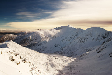 Fototapeta na wymiar Snowy góry w Tatrach Niskich