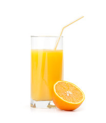 Orange juice and slices of orange