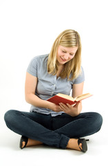 junge Frau mit Buch