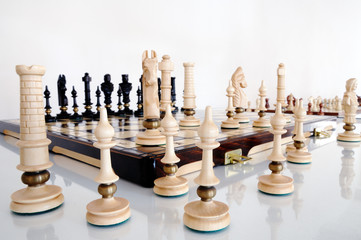 Chess pieces on wood board, black and white