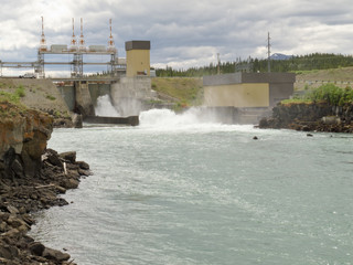 Small scale hydro-electric power station
