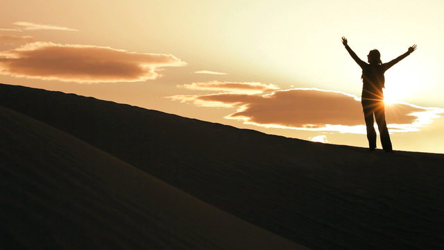 Female Sand Dune Hiking Achievement