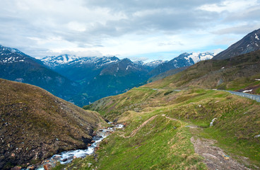 Fototapeta na wymiar Alpy latem widok